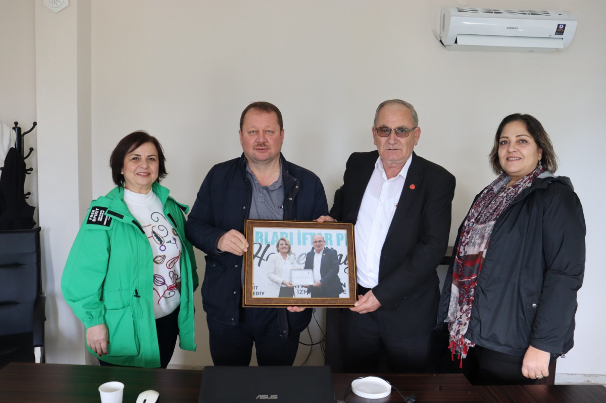 İzmit Belediyesi, Hakkaniye ve Terzibayırı Mahallesi’nde ihtiyaçları yerinde inceledi