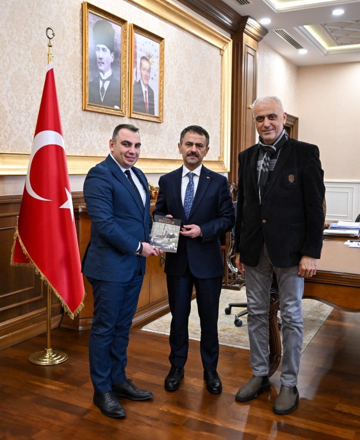 İzmit Mehmet Akif Ersoy Kız Anadolu İmam Hatip Lisesi Derneği Başkanı İnce’den Vali İlhami  Aktaş'a Ziyaret