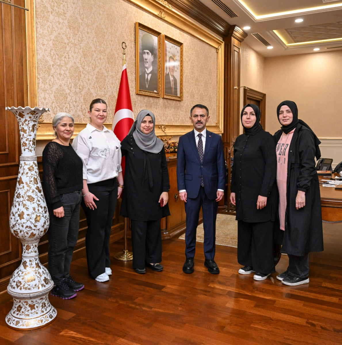 Kocaeli İşitme Engelli Kadınlar Derneğinden Vali Aktaş'a Ziyaret