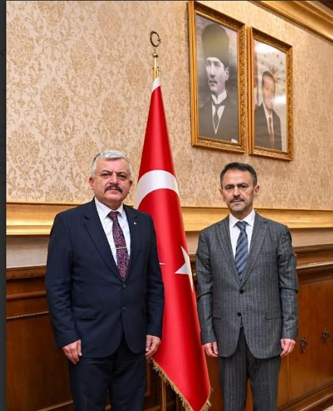 Milliyetçi Hareket Partisi Kocaeli İl Başkanı Tuncay Batı, Vali İlhami Aktaş’ı ziyaret etti.